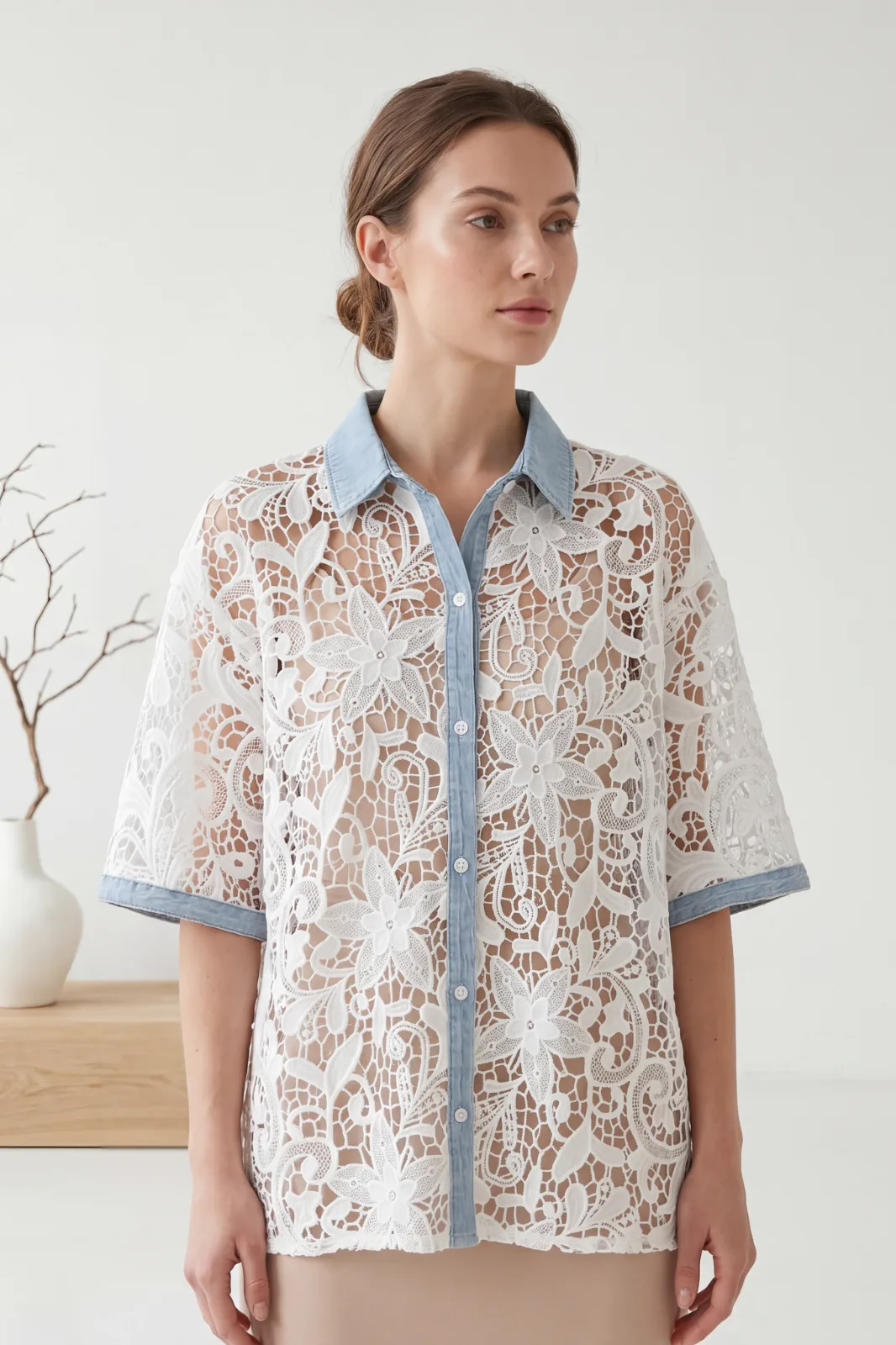 Marškinėliai Lace su nėriniais ir džinsinėmis detalėmis